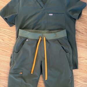 Figs Moss Technical Collection Catarina 1 pocket top, Zamora Joggers.